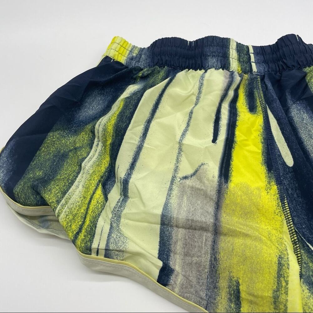 Under Armour Patterned Athletic Shorts - image 5